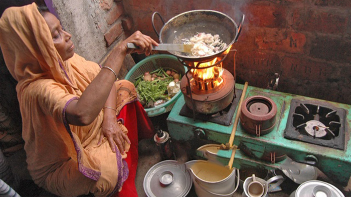 পুরান ঢাকায় তীব্র গ্যাস সংকট