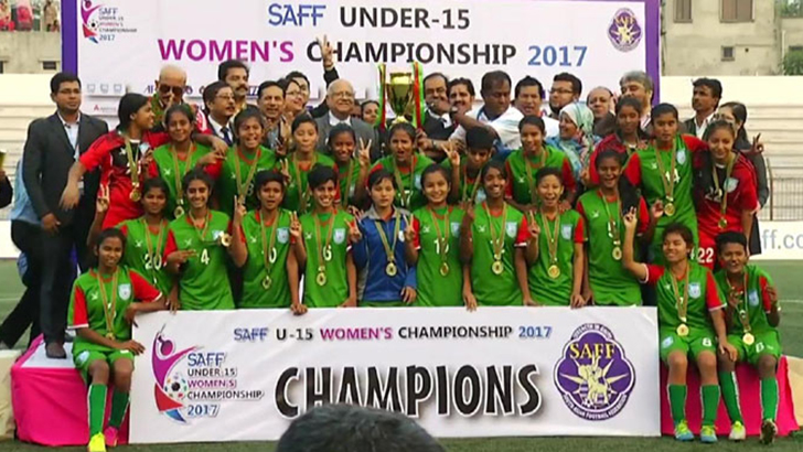 সাবাশ কিশোরীরা: জনপ্রিয়তা ফিরে পাক ফুটবল