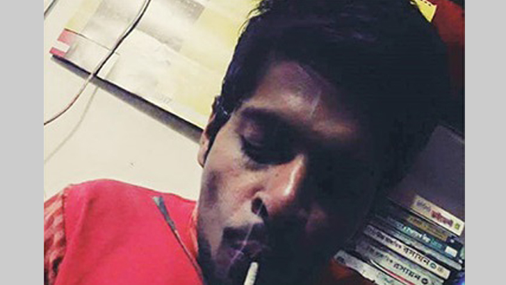 ঢাবি ছাত্রলীগ নেতার ইয়াবা সেবনের ছবি ভাইরাল