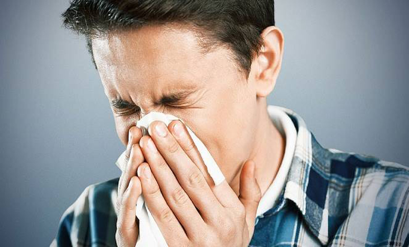 নাক-মুখ চেপে হাঁচি আটকালে হতে পারে মৃত্যু!