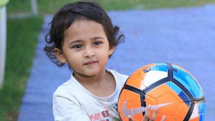 আলায়নার ফুটবল প্রেম