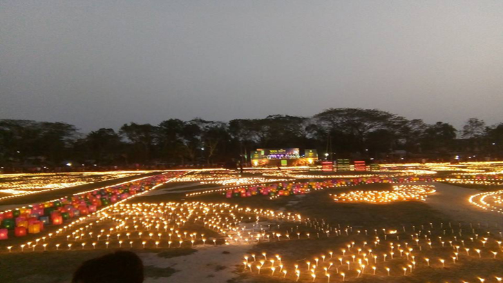 লাখো মোমবাতি জ্বালিয়ে ভাষা শহীদদের স্মরণ