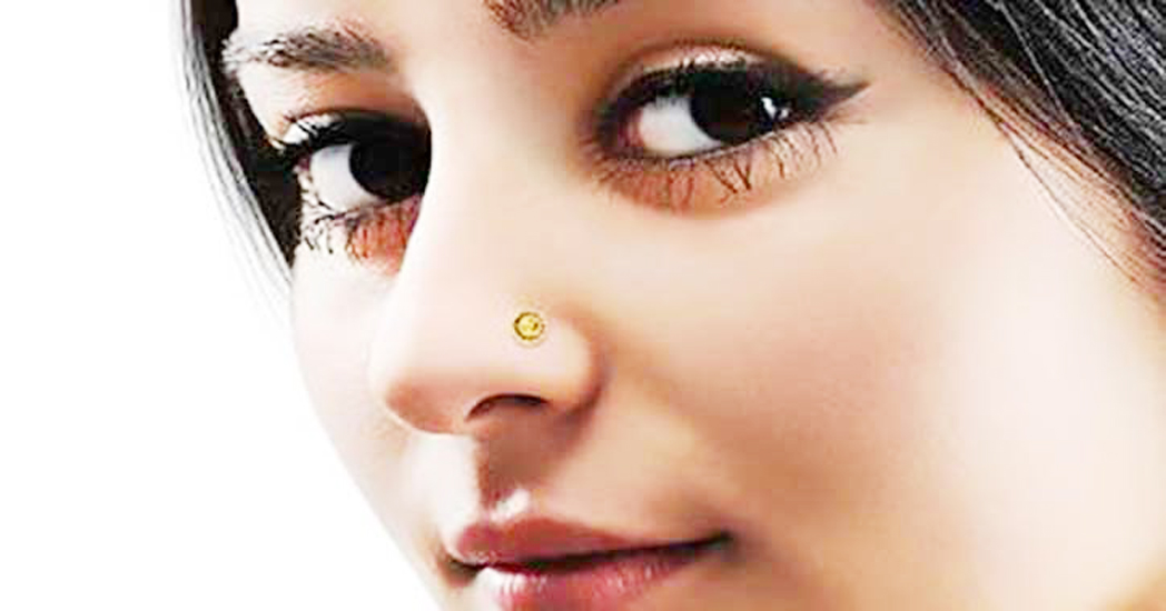 নারীর সৌন্দর্য বাড়ায় নাকফুল