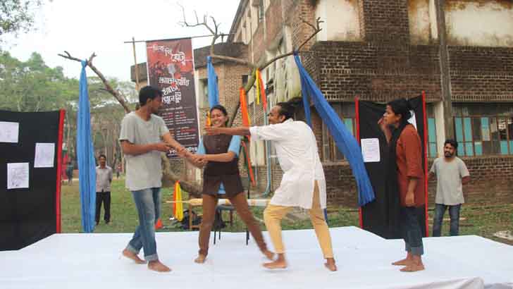 নাটক-কার্টুনে প্রতিবাদ শাবি শিক্ষার্থীদের