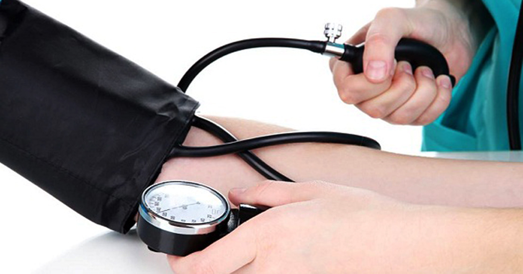 হঠাৎ করে প্রেসার বেড়ে বা কমে গেলে যা করবেন