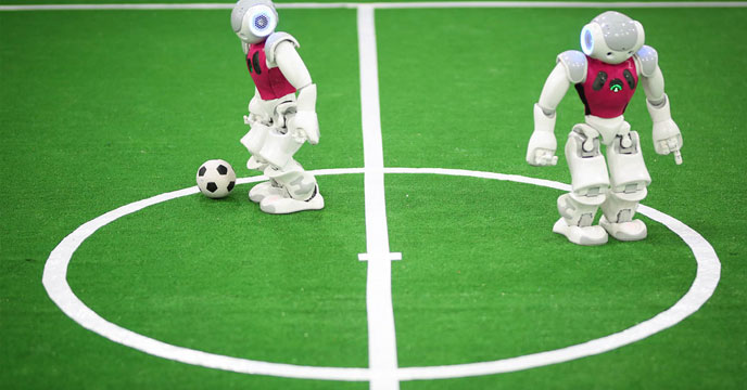 ইরানের তৈরি রোবট দাপিয়ে বেড়াচ্ছে ফুটবল মাঠে