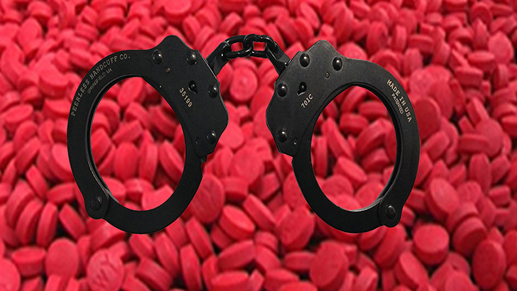 Seksual qizlar video Orqasiga qanotlari tatuirovka qilingan porno aktrisaning ismi nima?