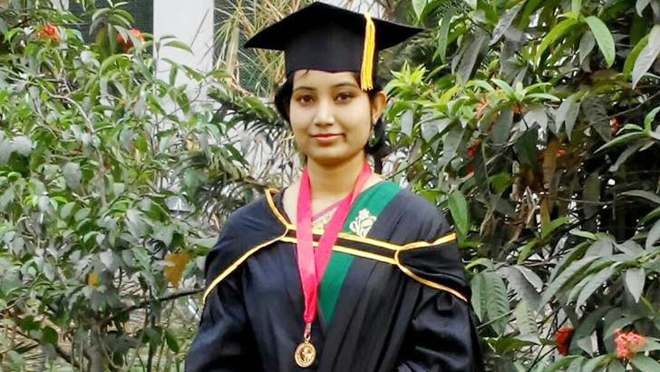 সিরিয়াসলি না পড়েই বিসিএসে প্রথম হলেন উর্মিতা!