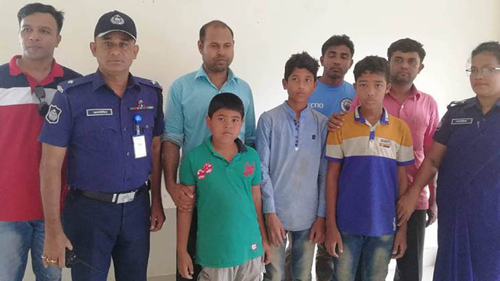 ডিসকভারি চ্যানেল দেখে দ্বীপে বসবাসের পরিকল্পনা ৩ শিশুর, অতঃপর...