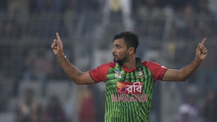 মাশরাফির জোড়া আঘাত