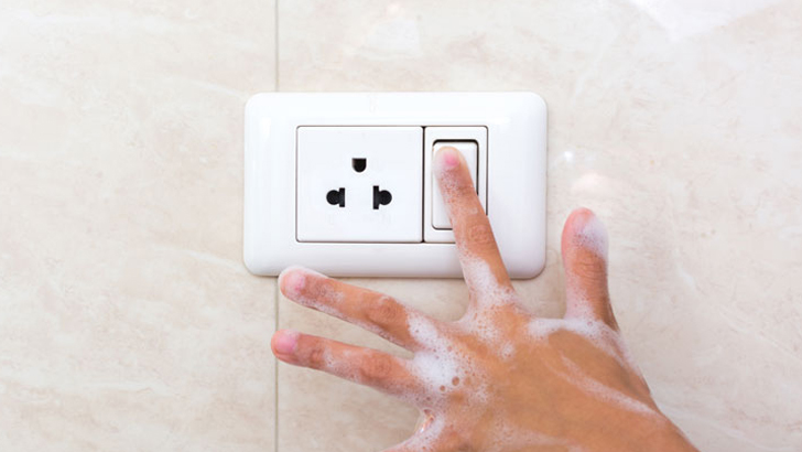 বিদ্যুৎস্পৃষ্ট হলে জরুরি ভিত্তিতে করণীয়