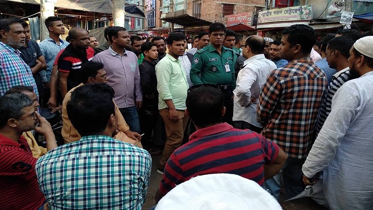 সিলেটে ঐক্যফ্রন্টের পথসভা: মাইক-চেয়ার-টেবিল নিয়ে গেল পুলিশ