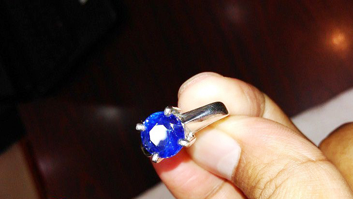 খাঁটি নীলা পাথর চেনার উপায়