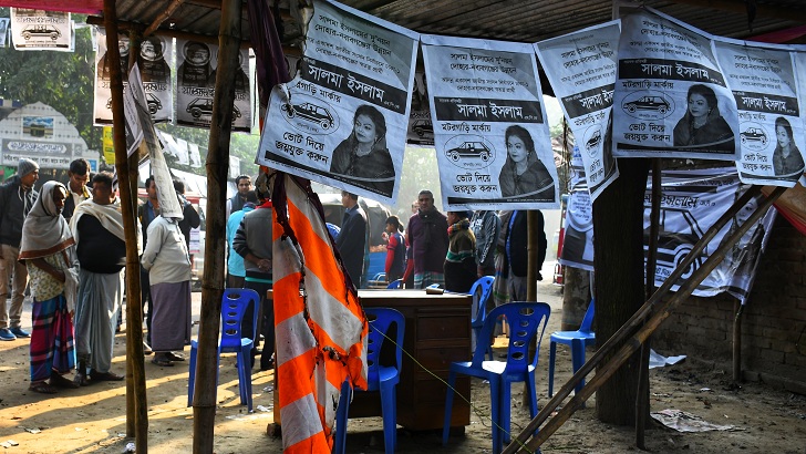 ঢাকা-১: ১৫০ কেন্দ্র থেকে সালমা ইসলামের এজেন্টদের বের করে দিয়েছে সন্ত্রাসীরা