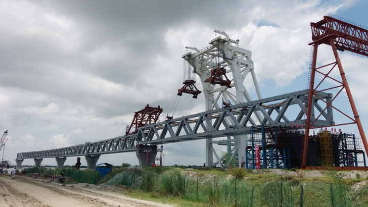 বসল ষষ্ঠ স্প্যান, দৃশ্যমান হলো পদ্মা সেতুর ৯০০ মিটার