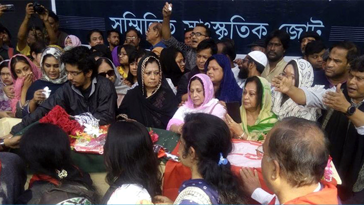 বুলবুলের লাশ শহীদ মিনারে, সর্বস্তরের মানুষের শ্রদ্ধা