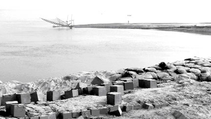 নদী সমস্যার স্থায়ী সমাধান জরুরি