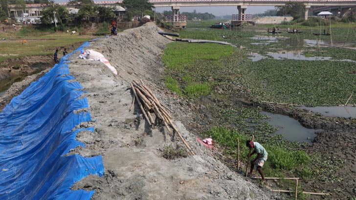 ব্রাহ্মণবাড়িয়ায় তিতাস নদী প্রভাবশালীদের দখলে!
