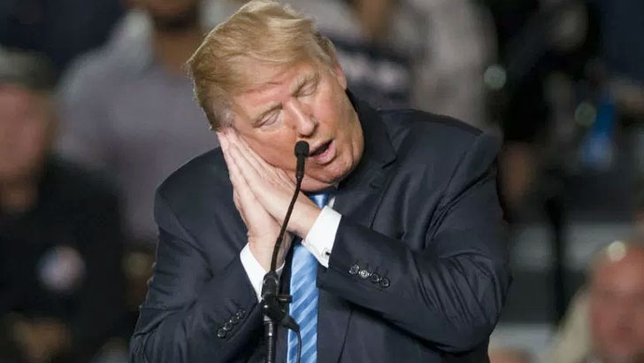 ঘুমিয়ে সময় কাটান ট্রাম্প!