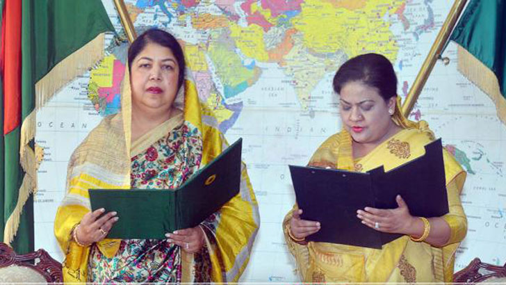শপথ নিলেন সৈয়দ আশরাফের বোন