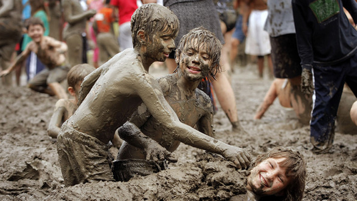 সাবানের চেয়ে মাটি মেখে গোসল বেশি স্বাস্থ্যসম্মত, বলছে গবেষণা