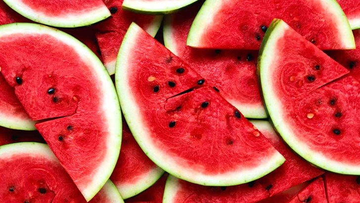 গরমে সুস্থ থাকতে যেসব খাবার খাবেন