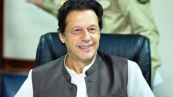 ইমরান খানের হিন্দি টুইট নিয়ে আলোচনার ঝড়!