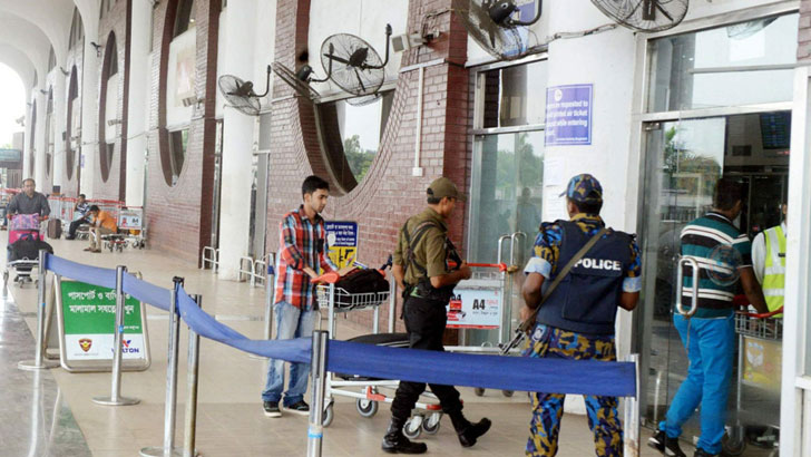 এবার পিস্তল নিয়ে শাহজালাল বিমানবন্দরে মামুন!