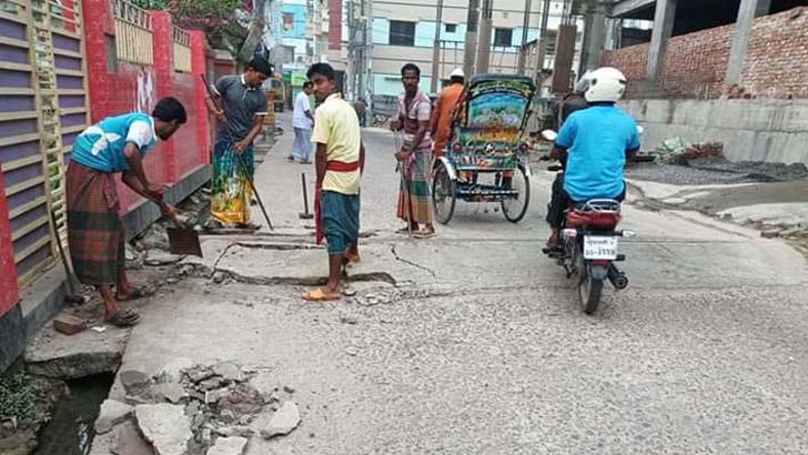 অবশেষে পটুয়াখালী শহরে অবৈধ গতিরোধক অপসারণ