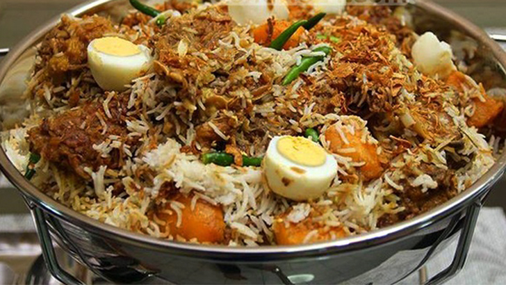 ছুটির দিনে ঘরেই রাধুন কাচ্চি বিরিয়ানি