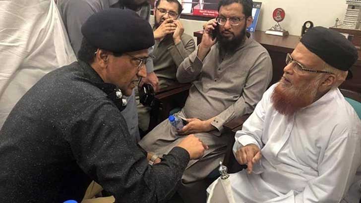 পাকিস্তানে আল্লামা তাকি উসমানীর গাড়িবহরে হামলা, নিহত ২