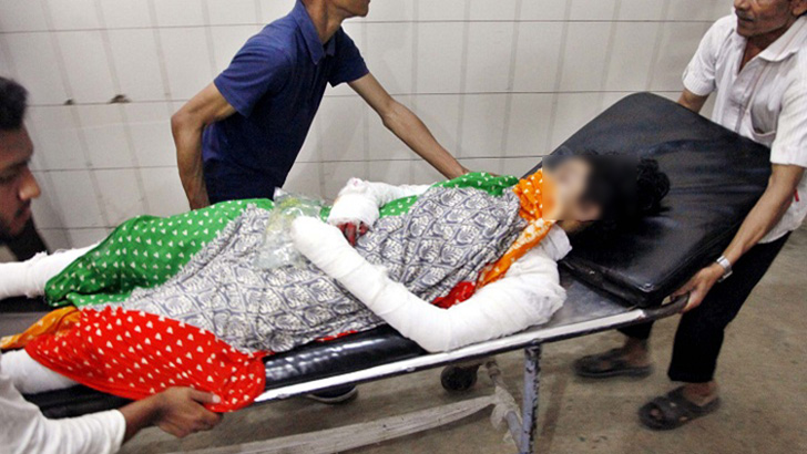 মাদ্রাসাছাত্রীকে পুড়িয়ে হত্যাচেষ্টা, আ’লীগ নেতাসহ ৫ আসামি পলাতক