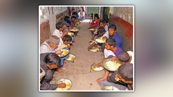 ৯৫ বছর ধরে বিনামূল্যে দুপুরের খাবার