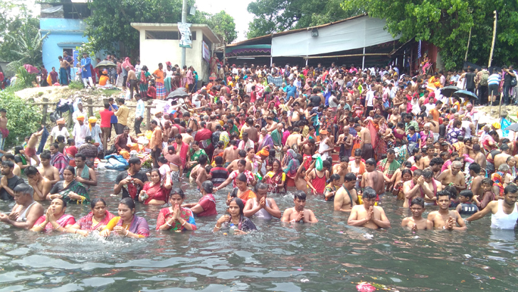 লাঙ্গলবন্দে স্নানোৎসবে পুণ্যার্থীদের ঢল