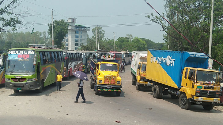 পাটুরিয়া-দৌলতদিয়া: পারের অপেক্ষায় সাড়ে ৩ শতাধিক যানবাহন