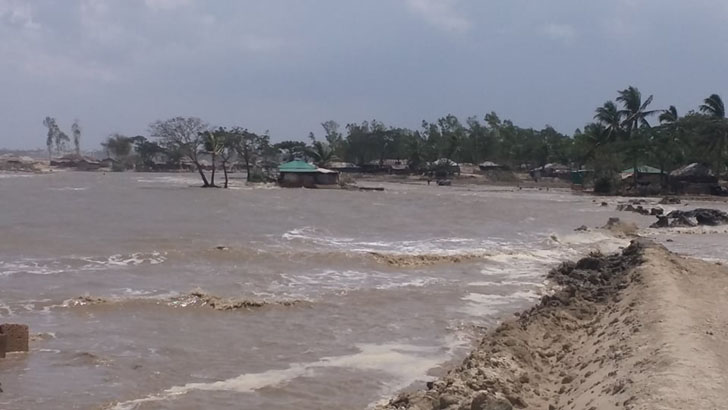 জোয়ার ভাটার দোলাচলে দুলছে কুতুবদিয়া