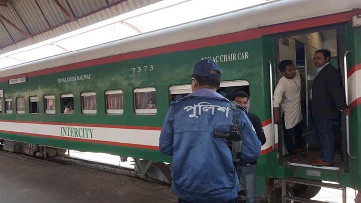 ট্রেনে ছোড়া পাথরে রক্তাক্ত শিশু ইশানের অবস্থা গুরুতর