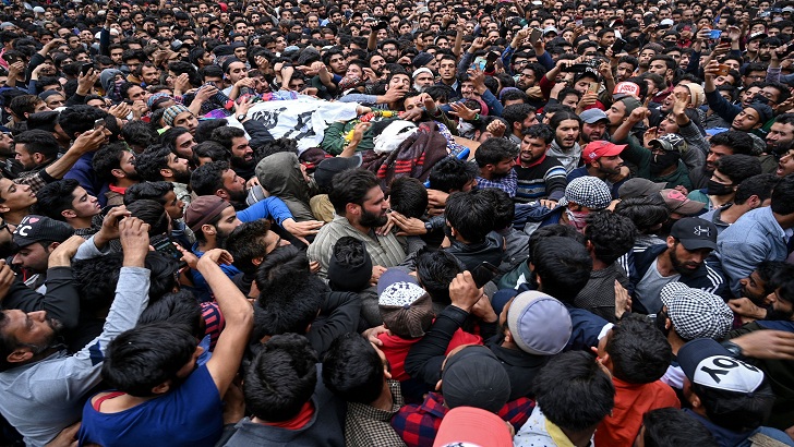 কাশ্মীরে সংঘর্ষে নিহত বেড়ে ৯