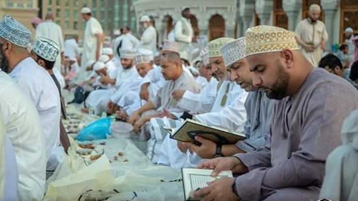 ইফতারের সময় কাবাঘর যেন জান্নাতের বাগান