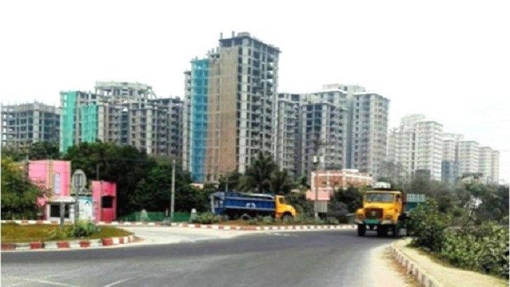 সরকারি ফ্ল্যাটে বালিশের মূল্য নিয়ে যা বলছেন সংশ্লিষ্টরা