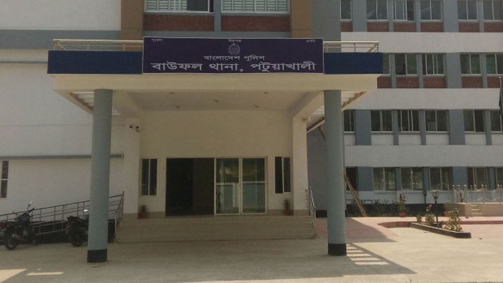 বাউফলে জমি লিখে না দেয়ায় ছেলের কাণ্ড!