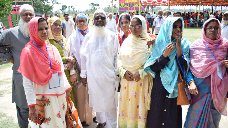 ‘কি রে তুই বেঁচে আছিস?’