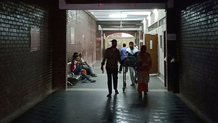 দুই দুটো মানুষের মধ্যে কত্তো তফাৎ!