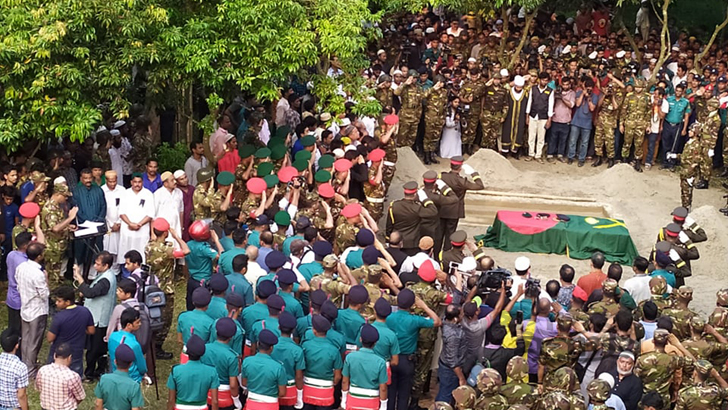 ছবিতে দেখুন এরশাদের দাফন