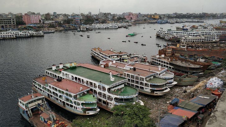 শ্রমিকদের পর এবার মালিকদের সিদ্ধান্তে নৌযান চলাচল বন্ধ