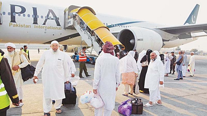 হজে যেতে বিমানে উঠলে নামিয়ে দেয়া হল নওয়াজের ২ ভাতিজাকে