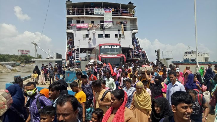 দৌলতদিয়ায় ঘরমুখি মানুষের উপচেপড়া ভিড়