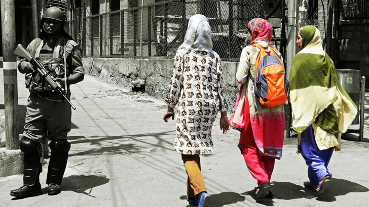 কাশ্মীরি মেয়েদের দুঃখগাঁথা