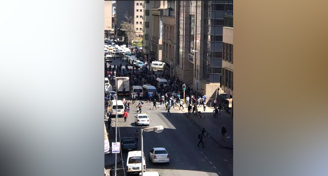 দক্ষিণ আফ্রিকায় ভয়াবহ হামলা ও লুটপাট: বাংলাদেশিসহ অসংখ্য প্রবাসীর আতংক