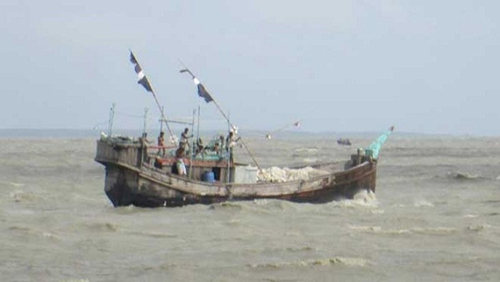 বঙ্গোপসাগরে দুই ট্রলারডুবি, নিখোঁজ ৮